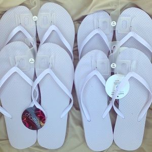 *3 for $12* White flip flops NWT M 7-8/L 9-10